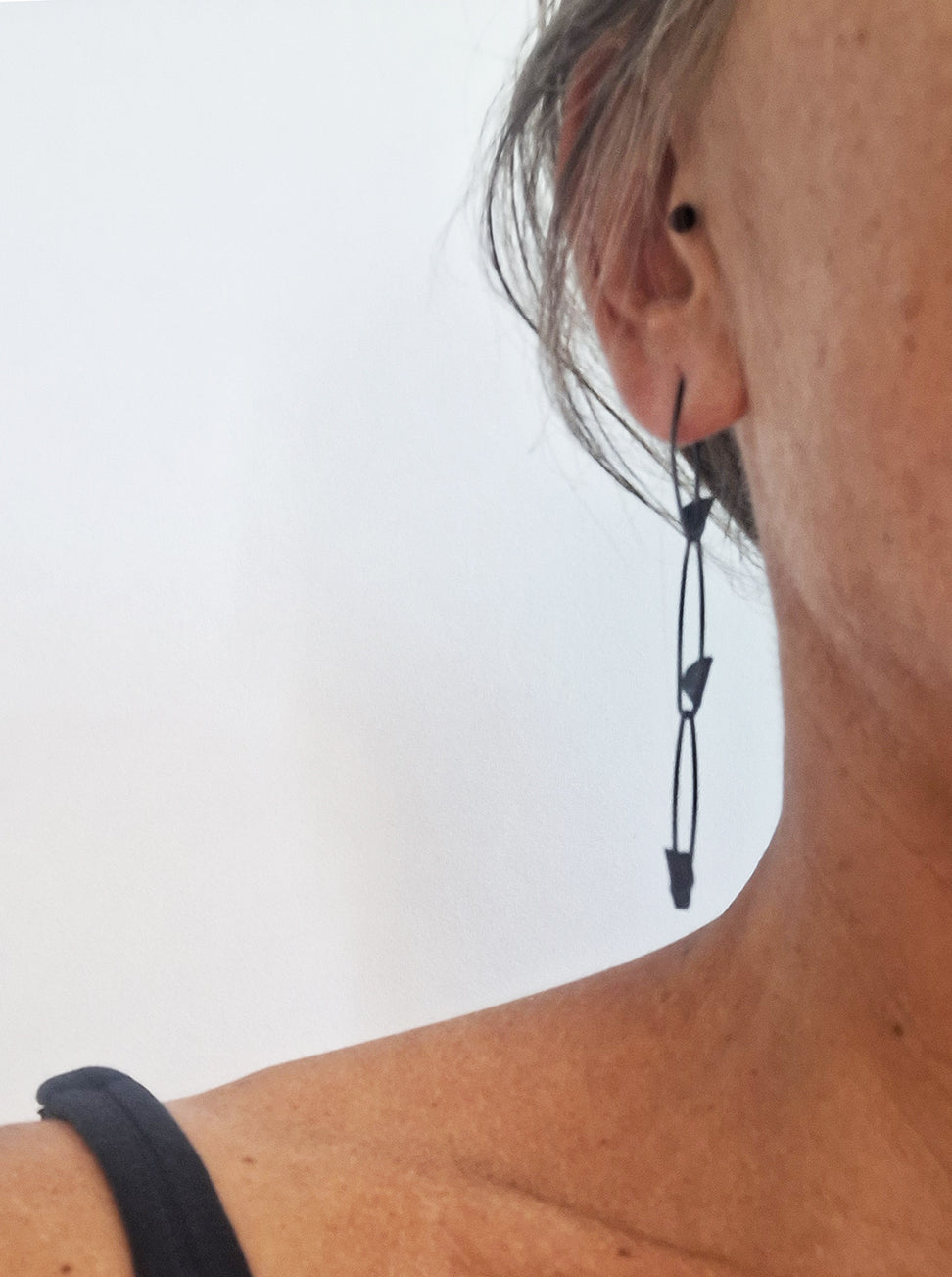 Silver pins chain earrings / Silver or Black