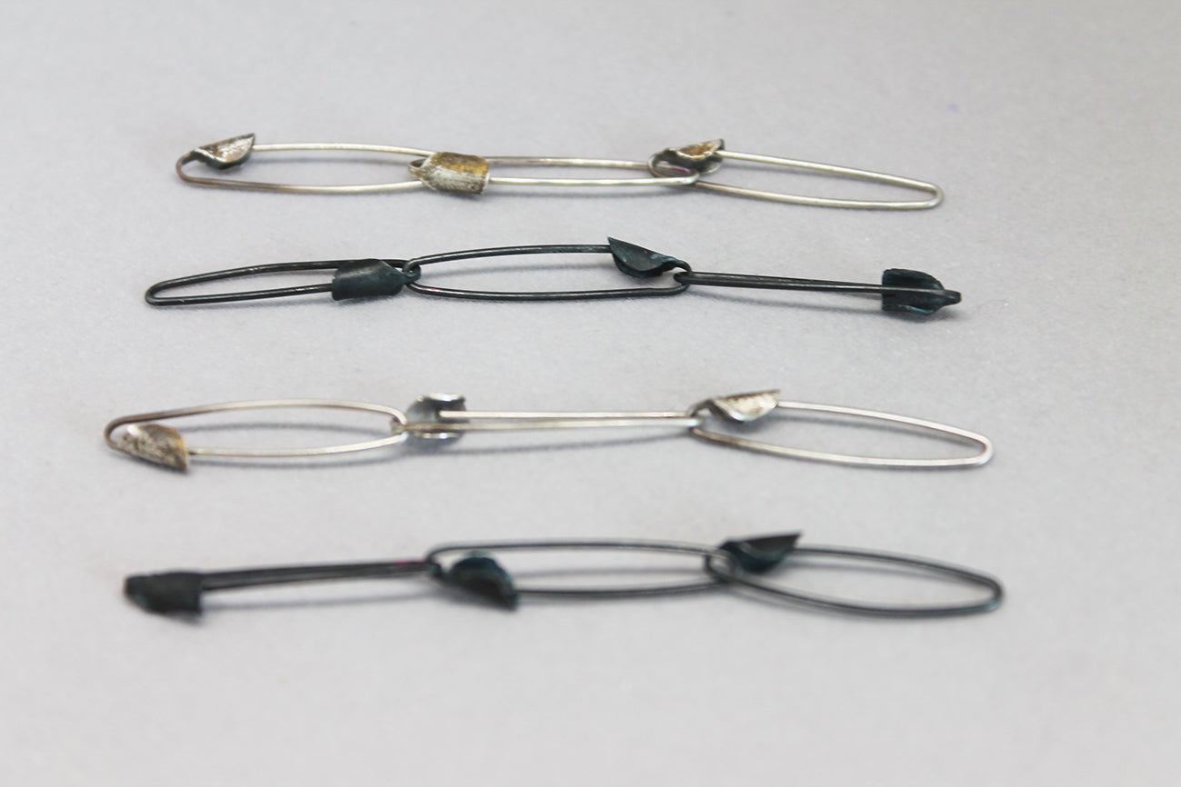 Silver pins chain earrings / Silver or Blaci