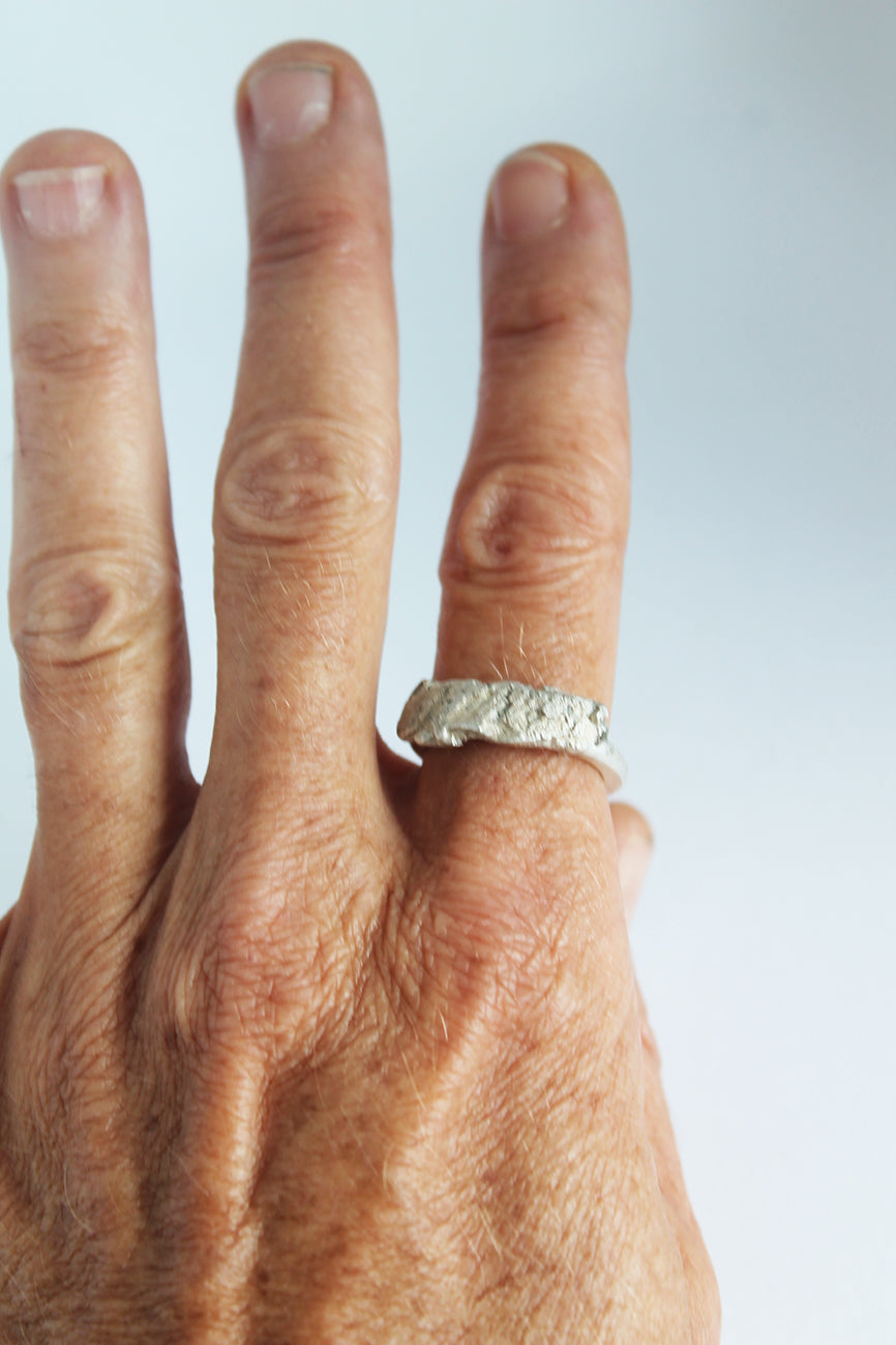 Unique silver bold ring