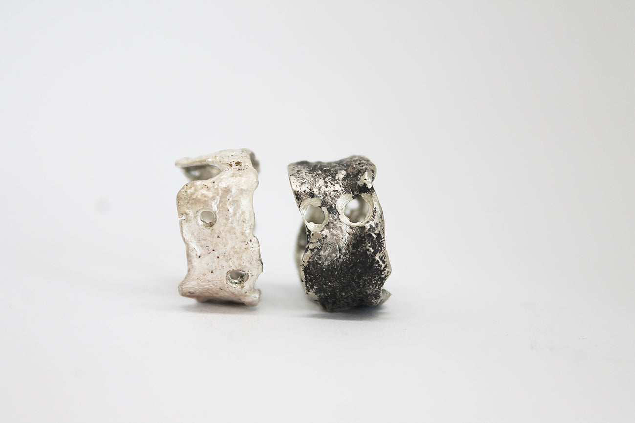 Bold texture silver ring / white or black silver