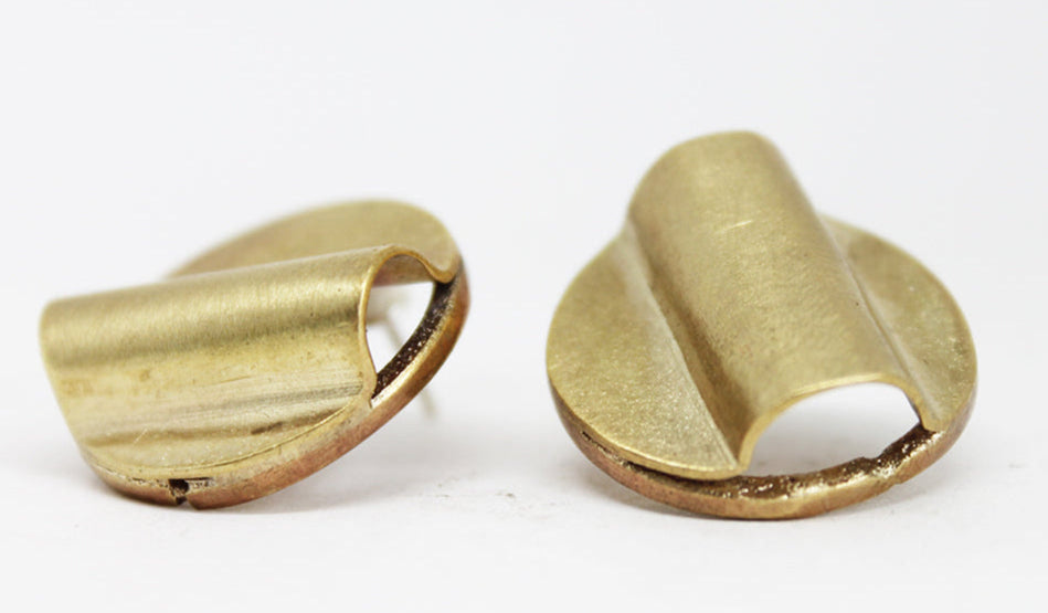 Wavy mixed metal studs