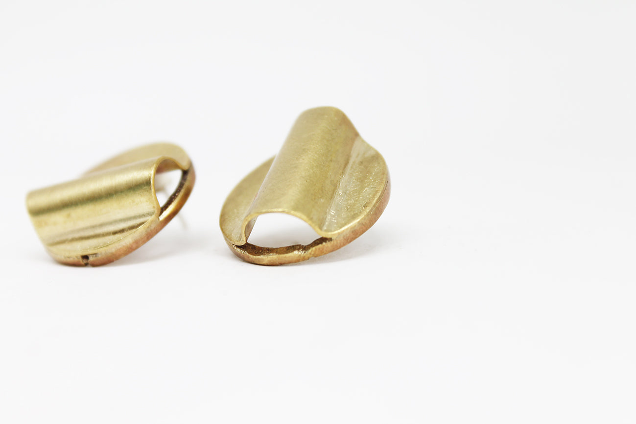 Wavy mixed metal studs