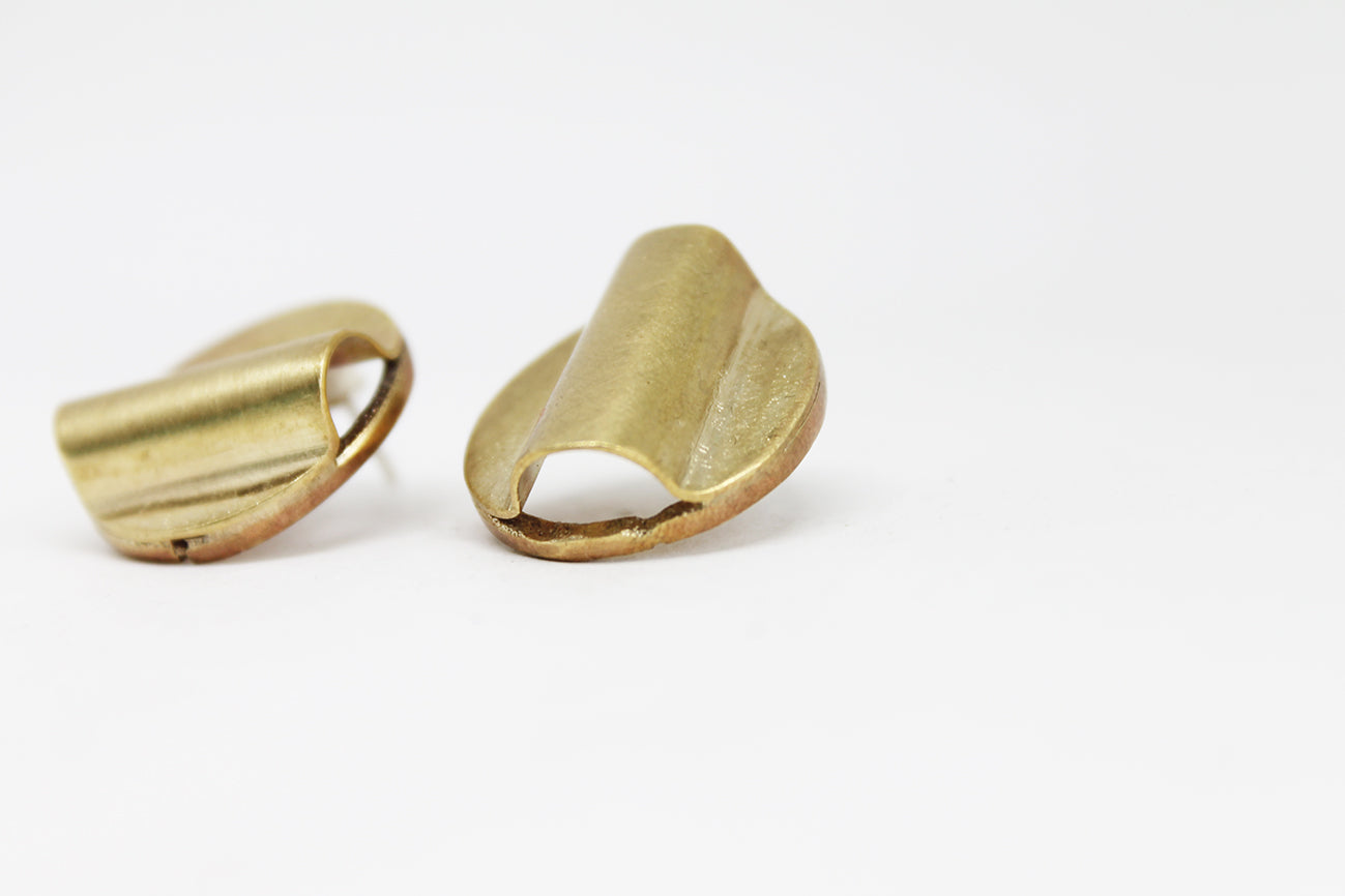 Wavy mixed metal studs