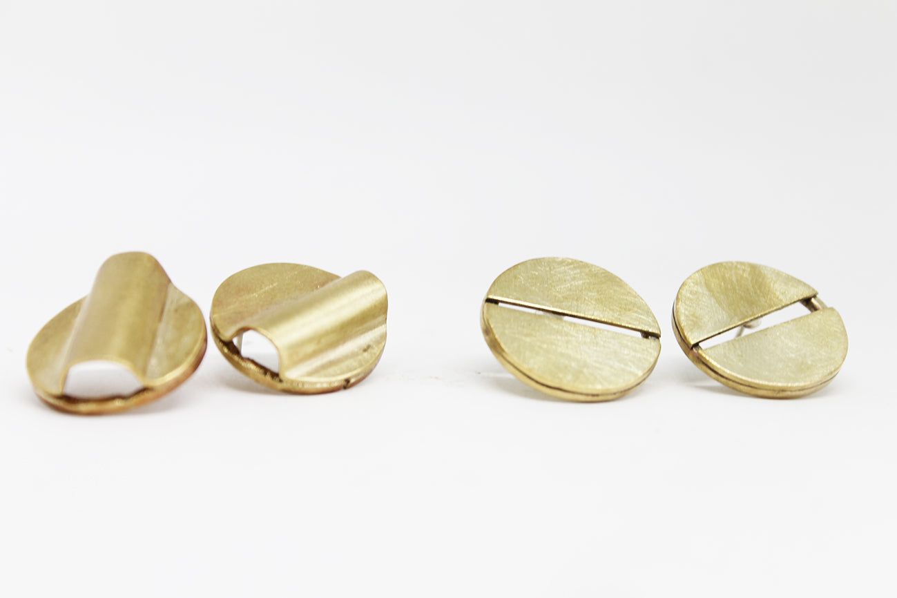Statement Mixed metal goldish studs