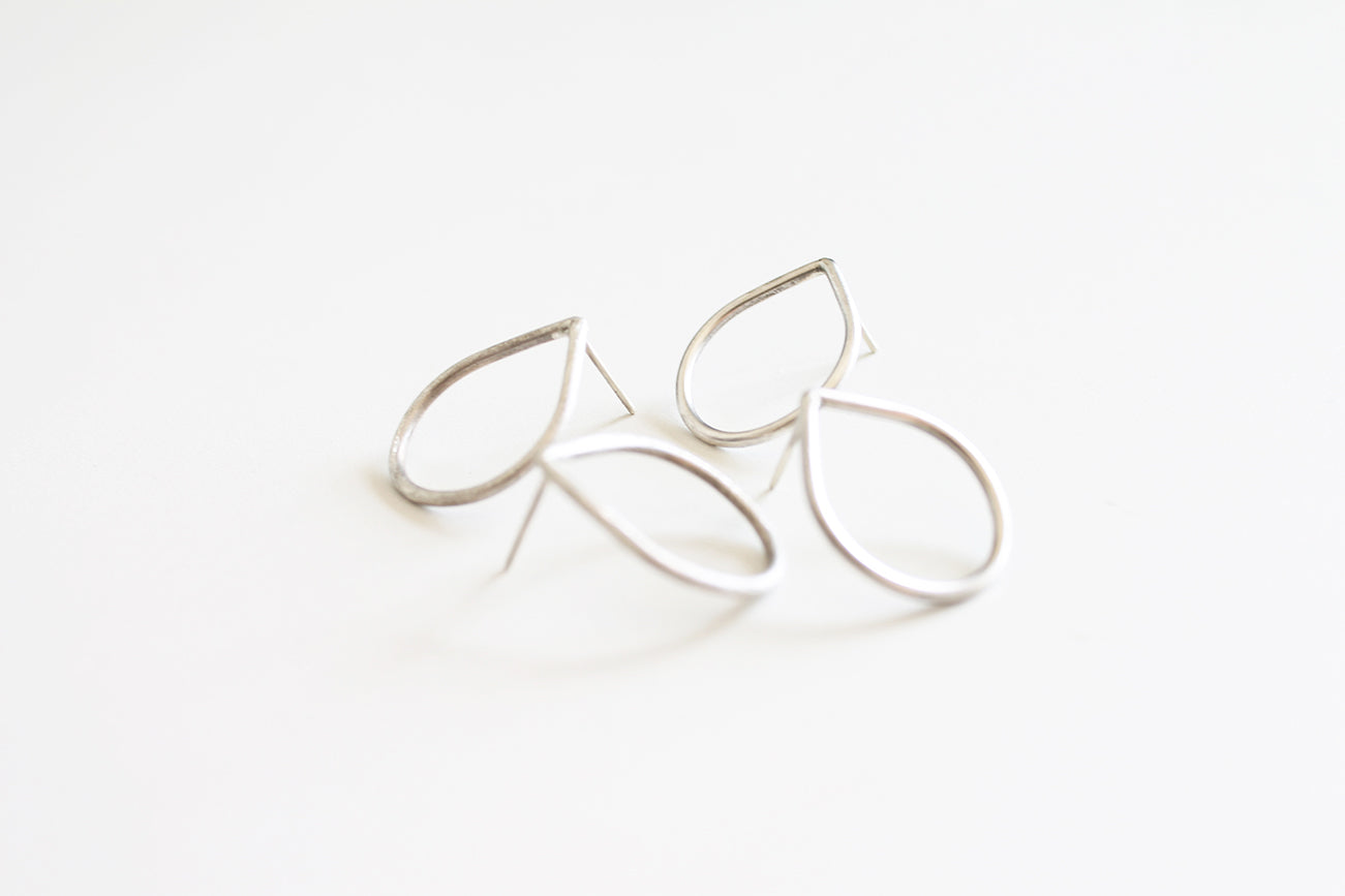 Minimal silver DRoP earrings / Black or Matte Silver