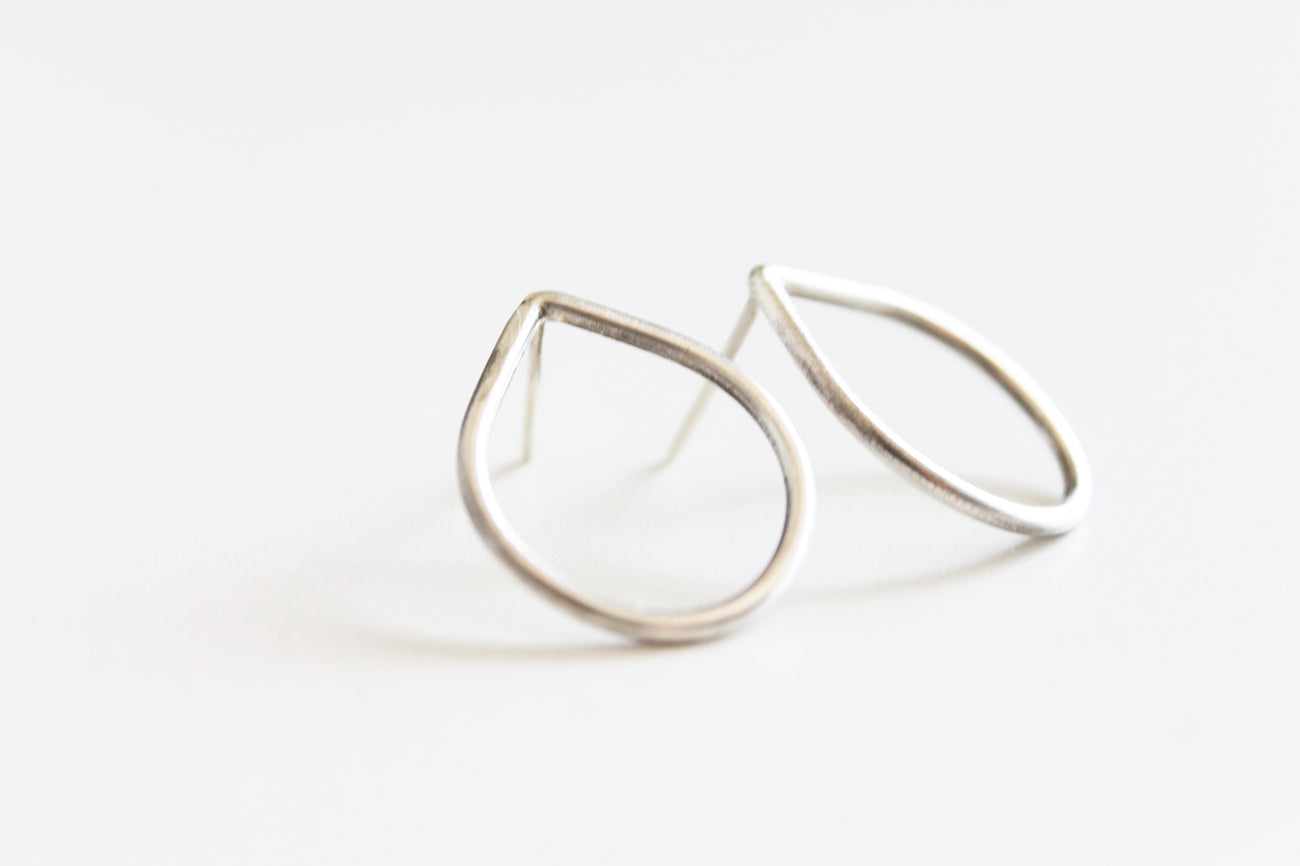 Minimal silver DRoP earrings / Black or Matte Silver