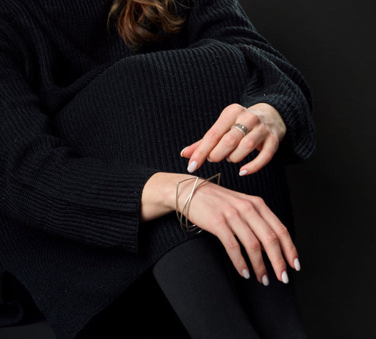 Mono silver teardrop bangle