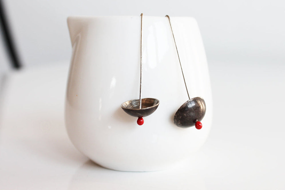 Silver everyday earrings / Black or White silver