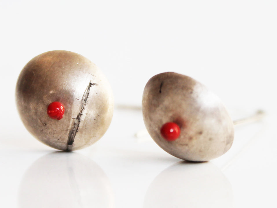 Silver everyday earrings / Black or White silver