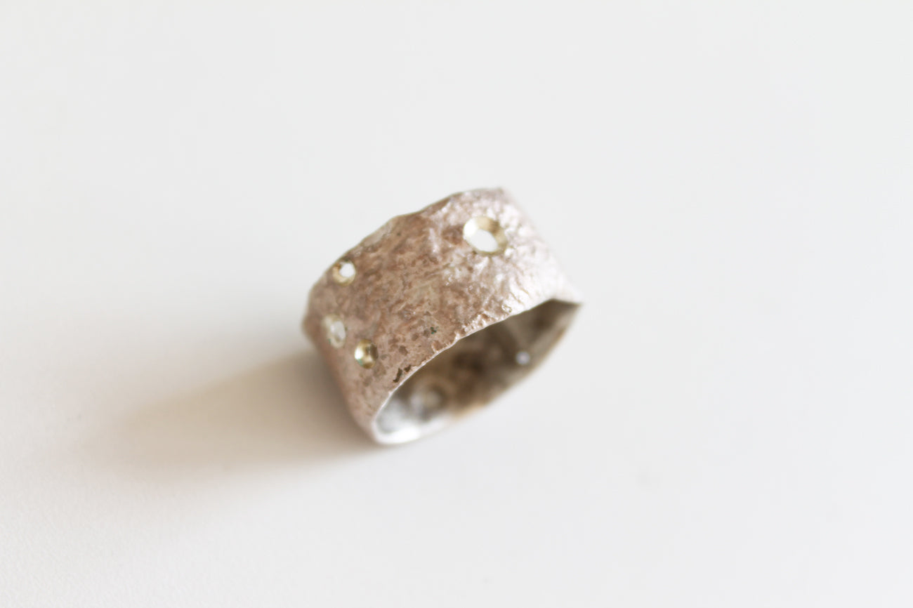 Bold texture silver ring / white or black silver