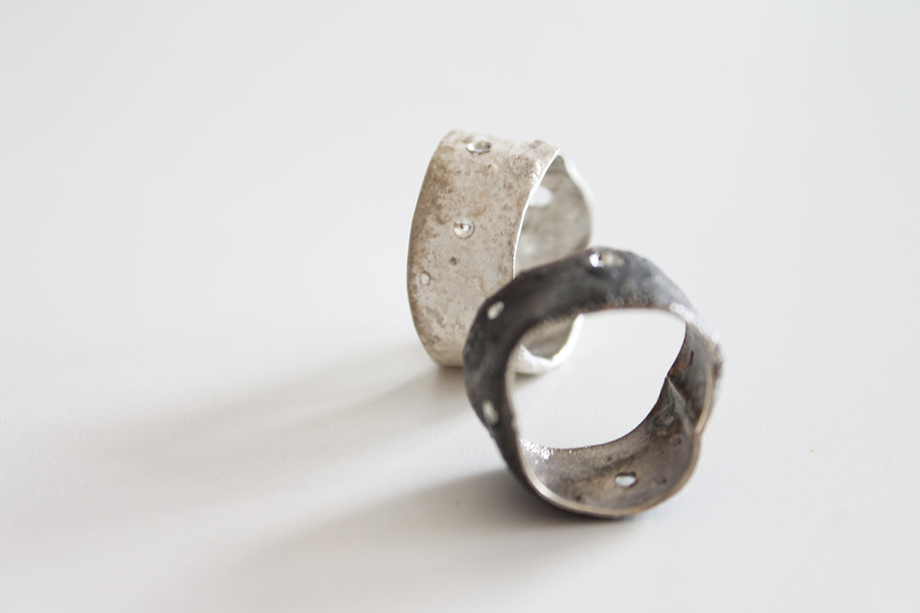 Bold texture silver ring / white or black silver