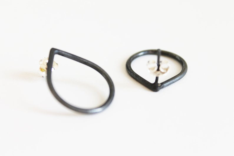 Minimal silver DRoP earrings / Black or Matte Silver
