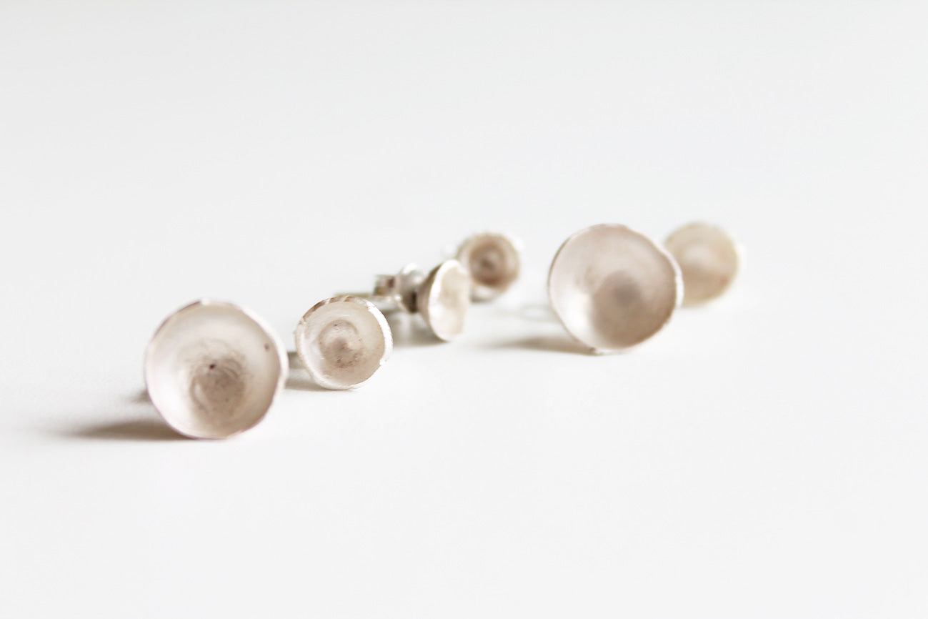 Everyday oval silver studs // white or black silver