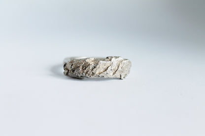 Unique silver bold ring