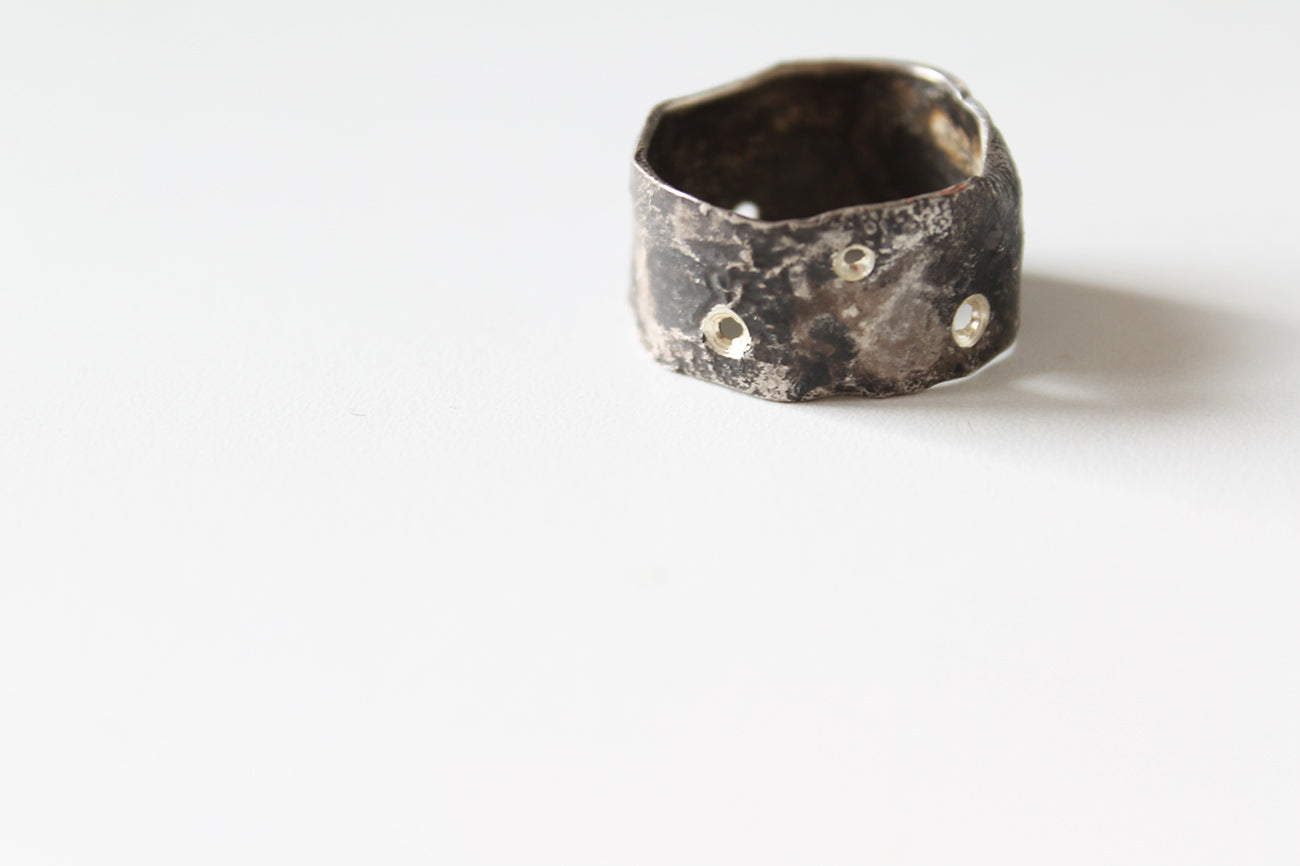 Bold texture silver ring / white or black silver