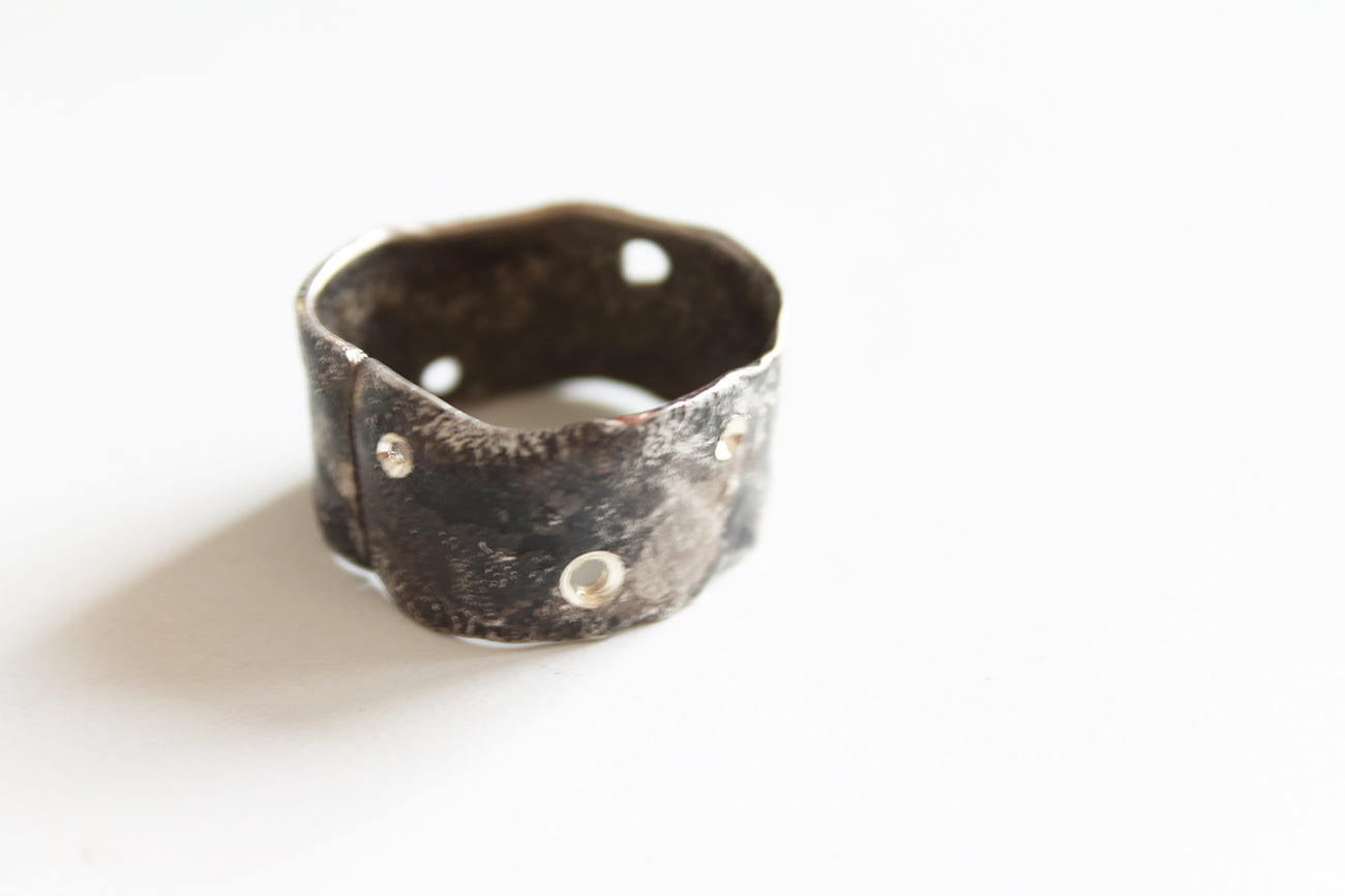 Bold texture silver ring / white or black silver