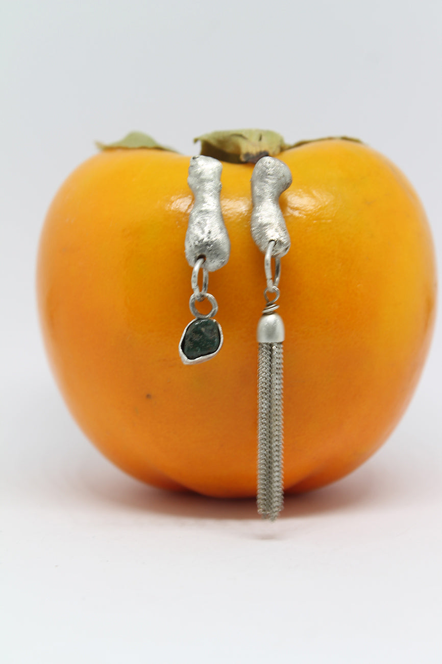 DisOrder * Mismatched mixed metal earrings / white, green or black