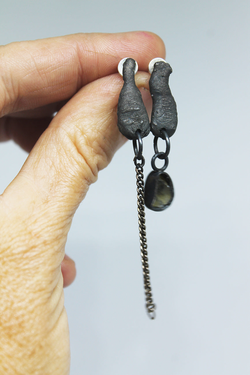 DisOrder * Mismatched mixed metal earrings / white, green or black