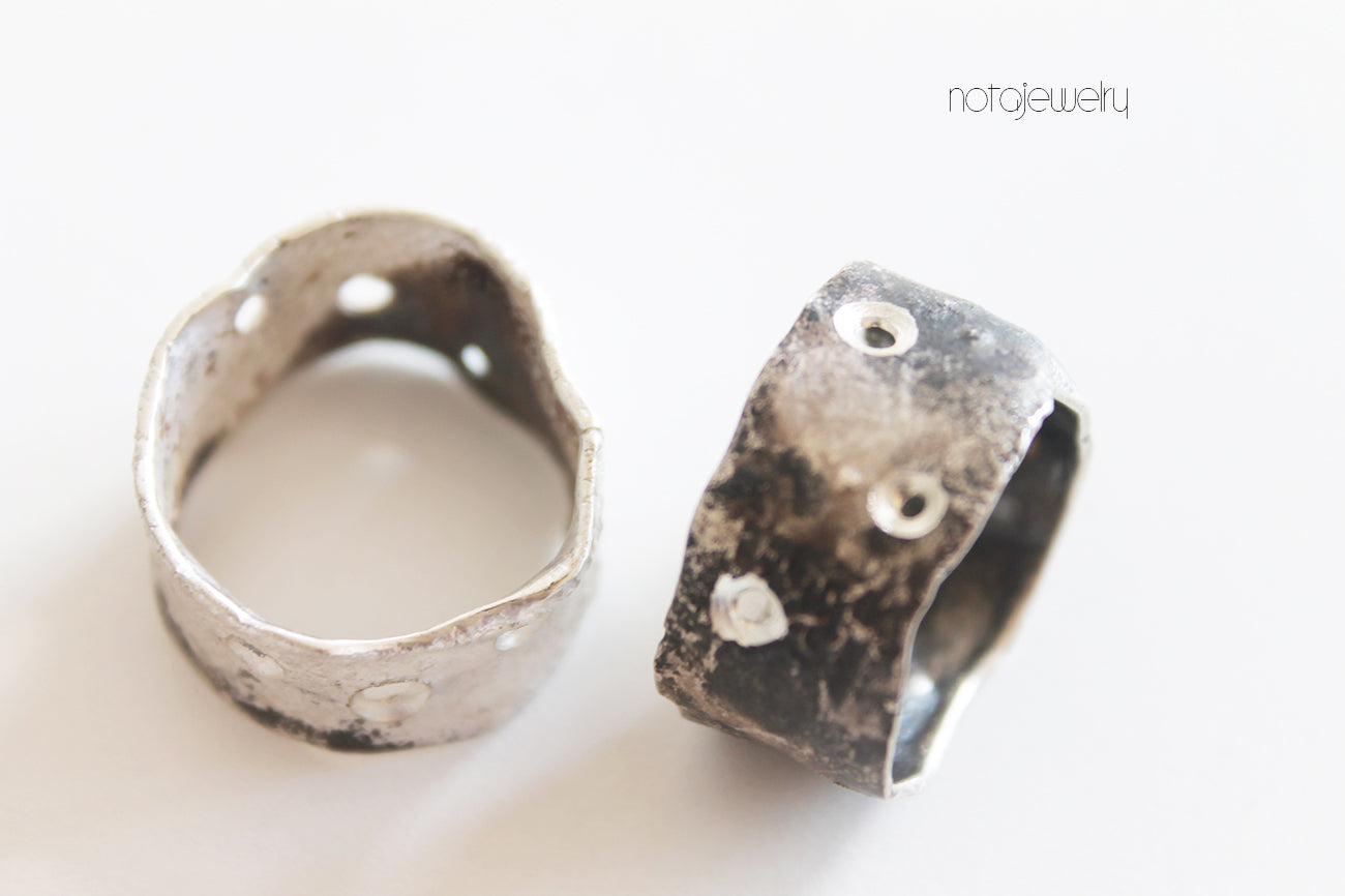 Bold texture silver ring / white or black silver
