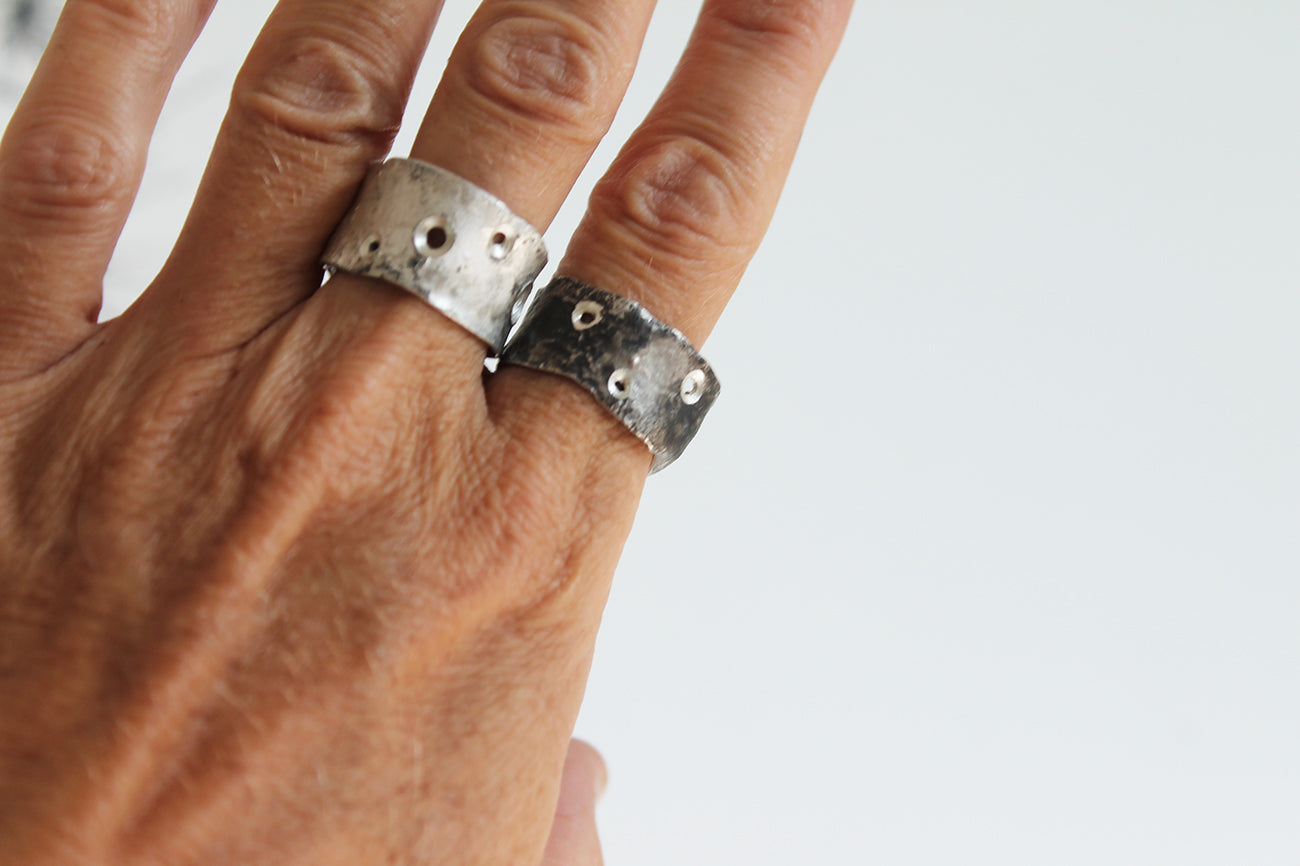 Bold texture silver ring / white or black silver