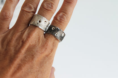 Bold texture silver ring / white or black silver