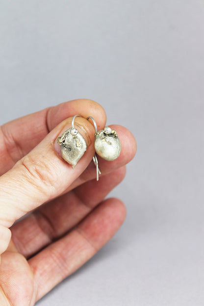Charming mixed metal drop earrings / ŠFRLJIĆI