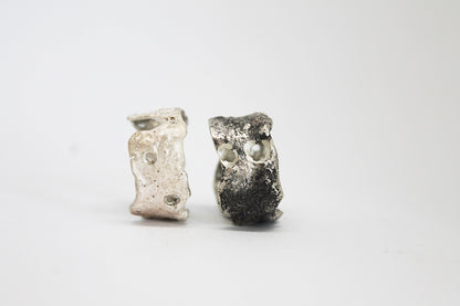 Bold texture silver ring / white or black silver