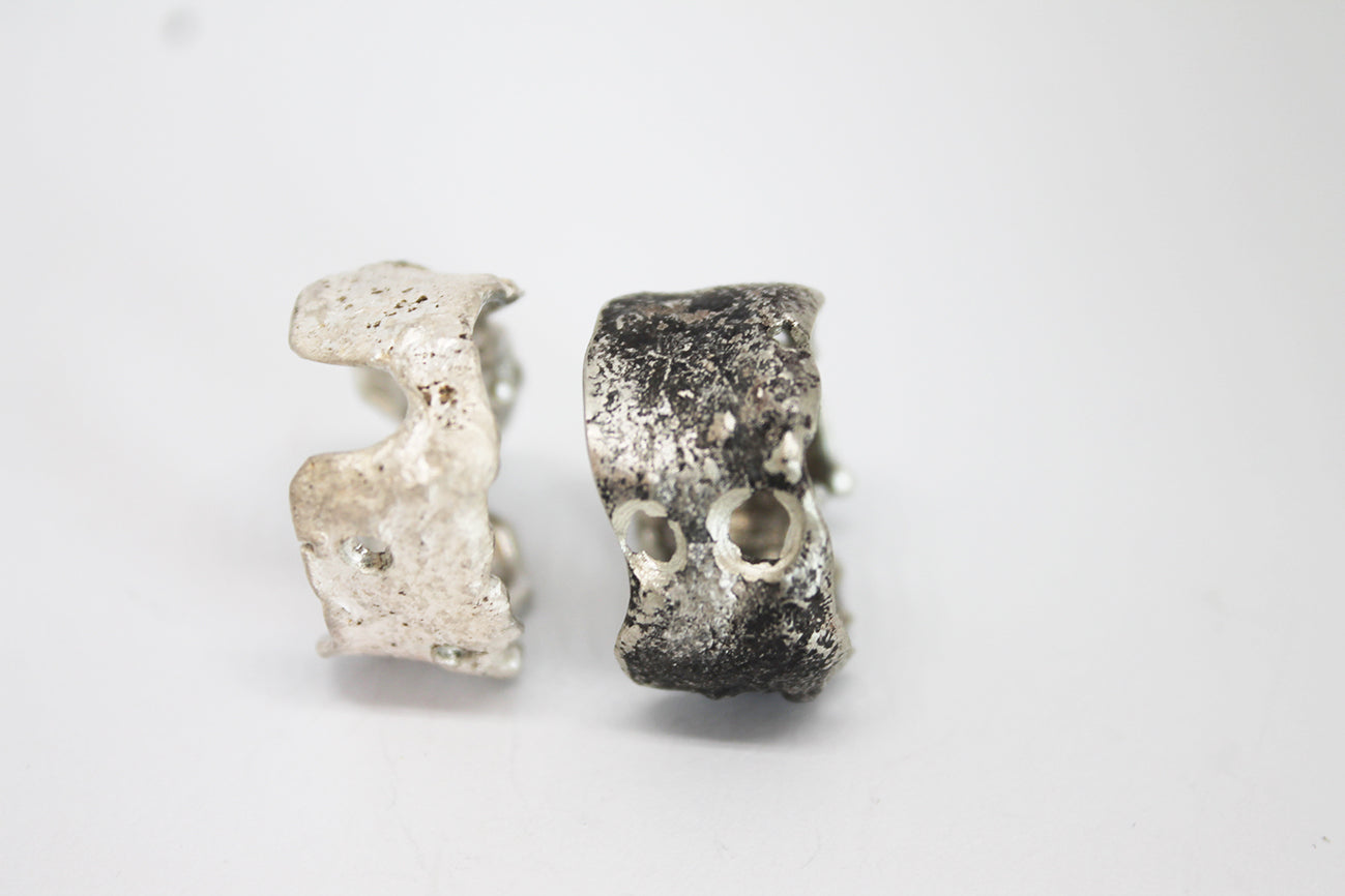 Bold texture silver ring / white or black silver