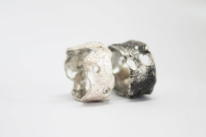 Bold texture silver ring / white or black silver