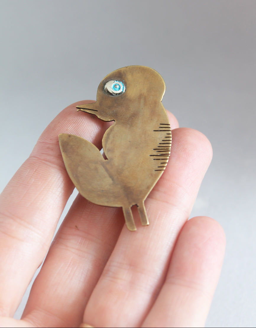Birdie pin brooch