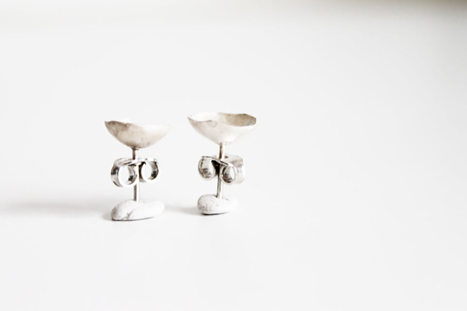 Everyday oval silver studs // white or black silver