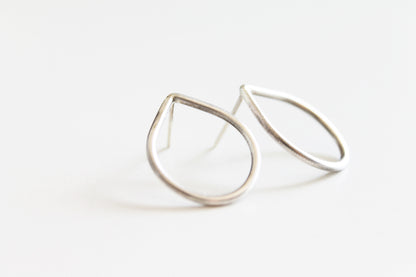 Minimal silver DRoP earrings / Black or Matte Silver